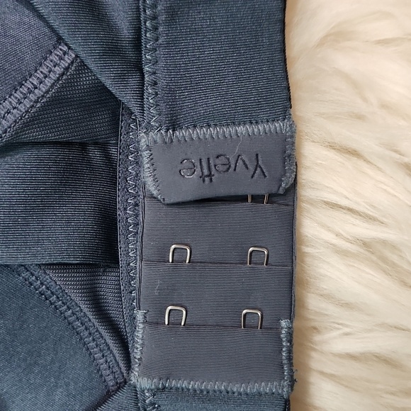 Yvette Power Zip Front Racerback Sports Bra - Picture 4 of 5